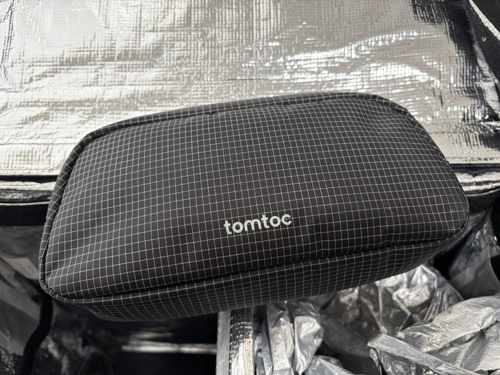 TOMTOCのポーチ